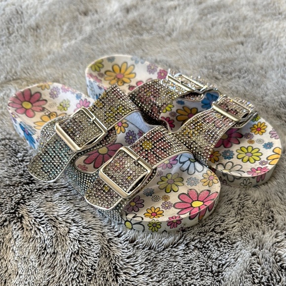Steve Madden Girls 3 Slip On Rhinestone Sparkle Floral Spring Summer Flip Flop - Picture 1 of 8